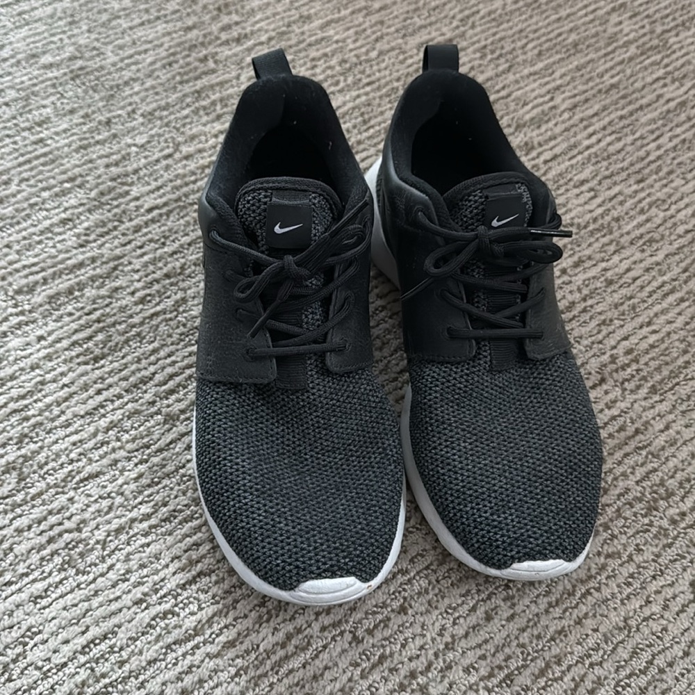 Nikes - Picture 6 of 6